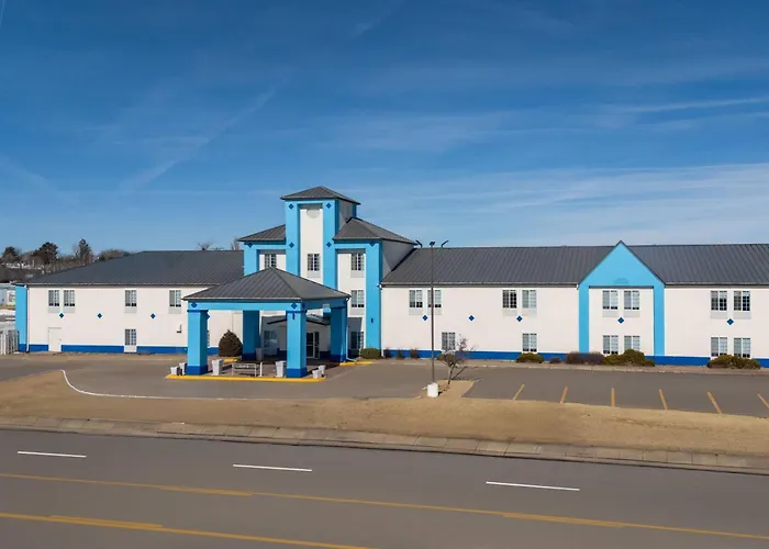 Motel: Days Inn By Wyndham Dodge City